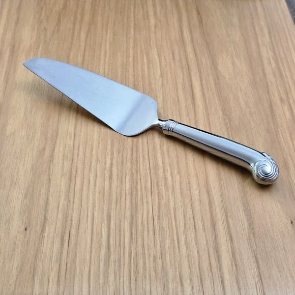 Kirk Stieff WILLIAMSBURG ROYAL SHELL Pie and Cake Server Pistol Handle Stainless - Picture 9 of 14